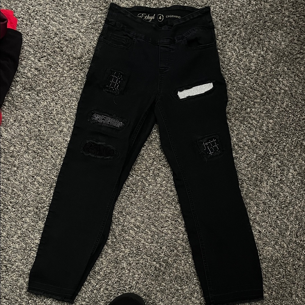Edgy Black Distressed Ankle Jeans by Flyhol